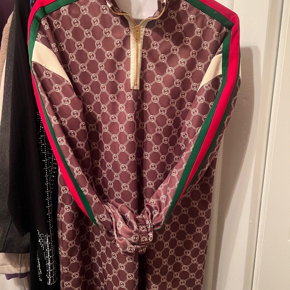 Authentic Gucci just above the knee length. - Picture 3 of 6